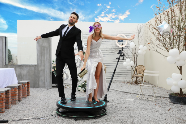 Read more about the article The 360 Photo Booth Experience is the New Craze at Weddings